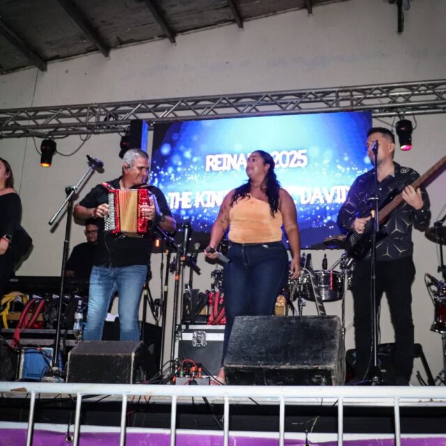 Parte de lo vivido en nuestro gran baile de aniversario #11🎊🎉 y muchas gracias a todos los que fueron parte de este gran evento. @jhonathanchavezoficial @nenitovargasplumasnegras @leonardo_laproduction